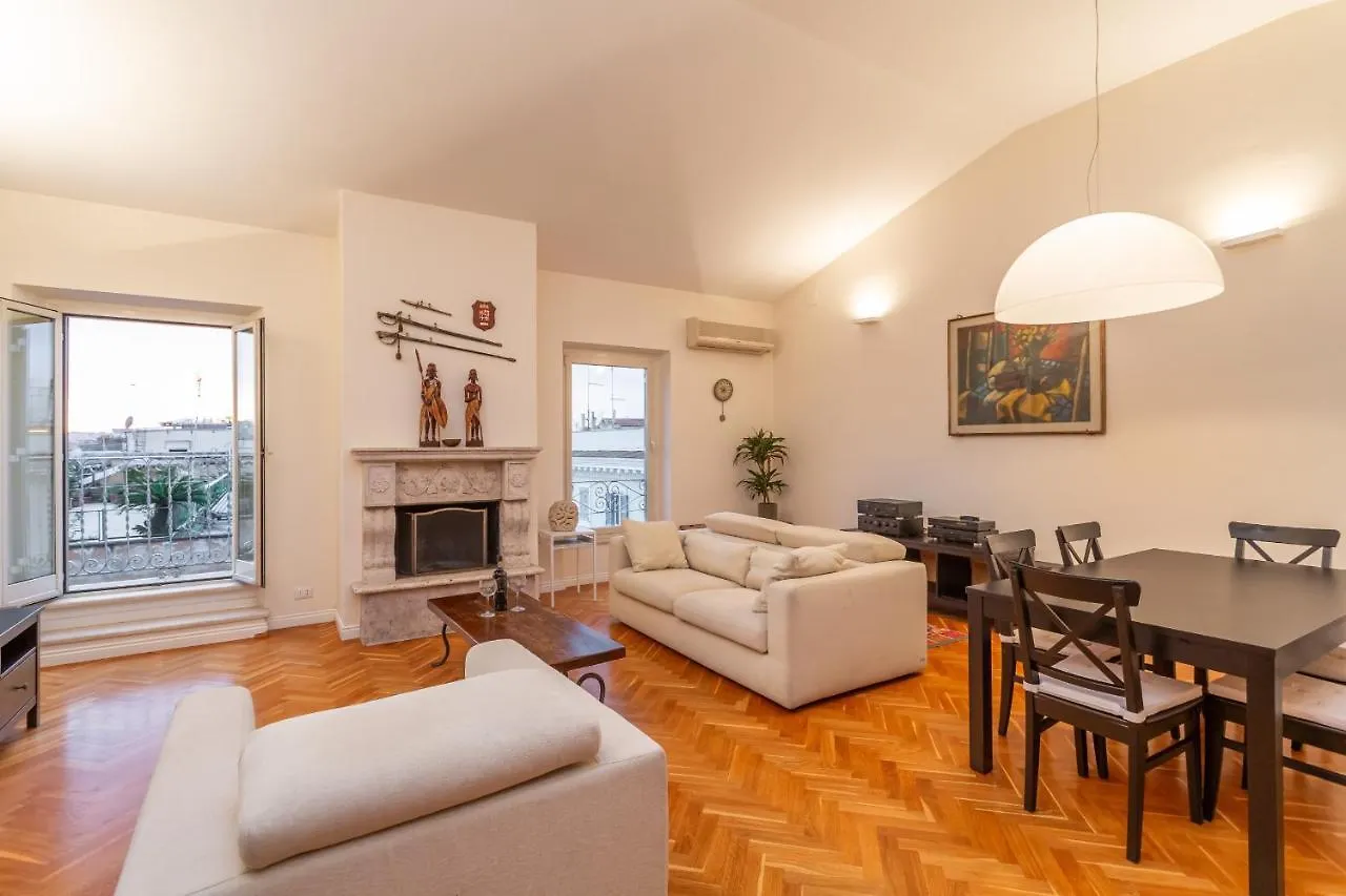 Skyline Penthouse With Private Rooftop Rome Italie